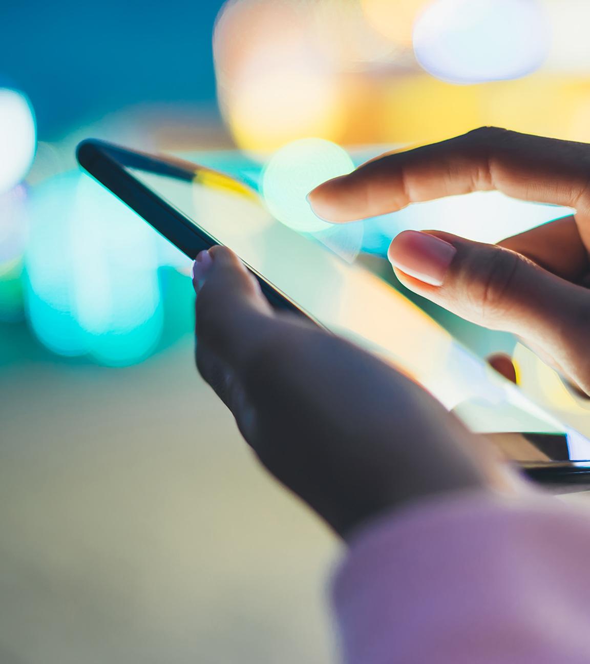 Smartphone in den Händen