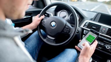 Handy am Steuer: "Enorm hohes Unfallrisiko"