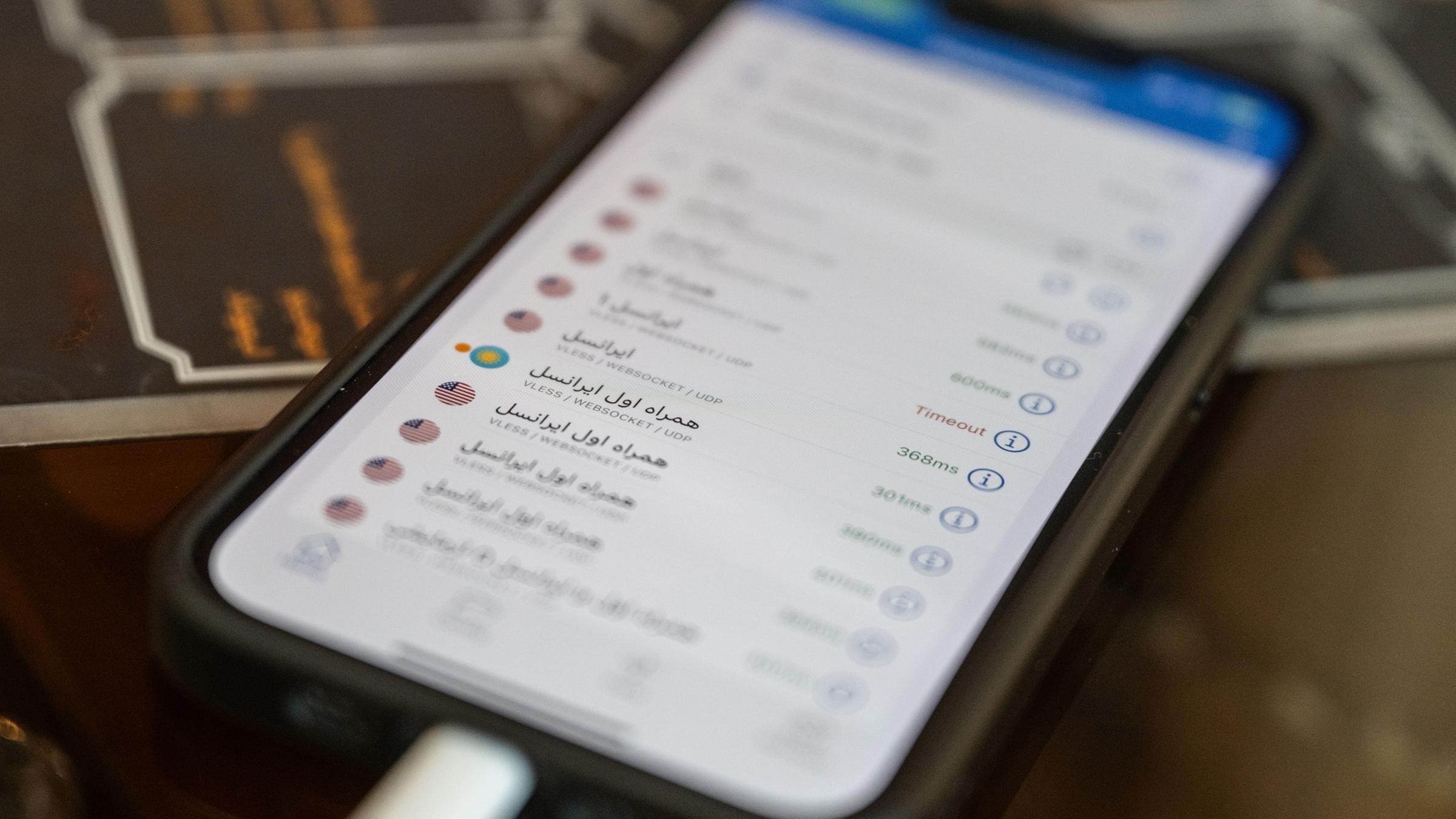Ein iranischer VPN-Dienst erscheint auf einem Handy-Bildschirm.