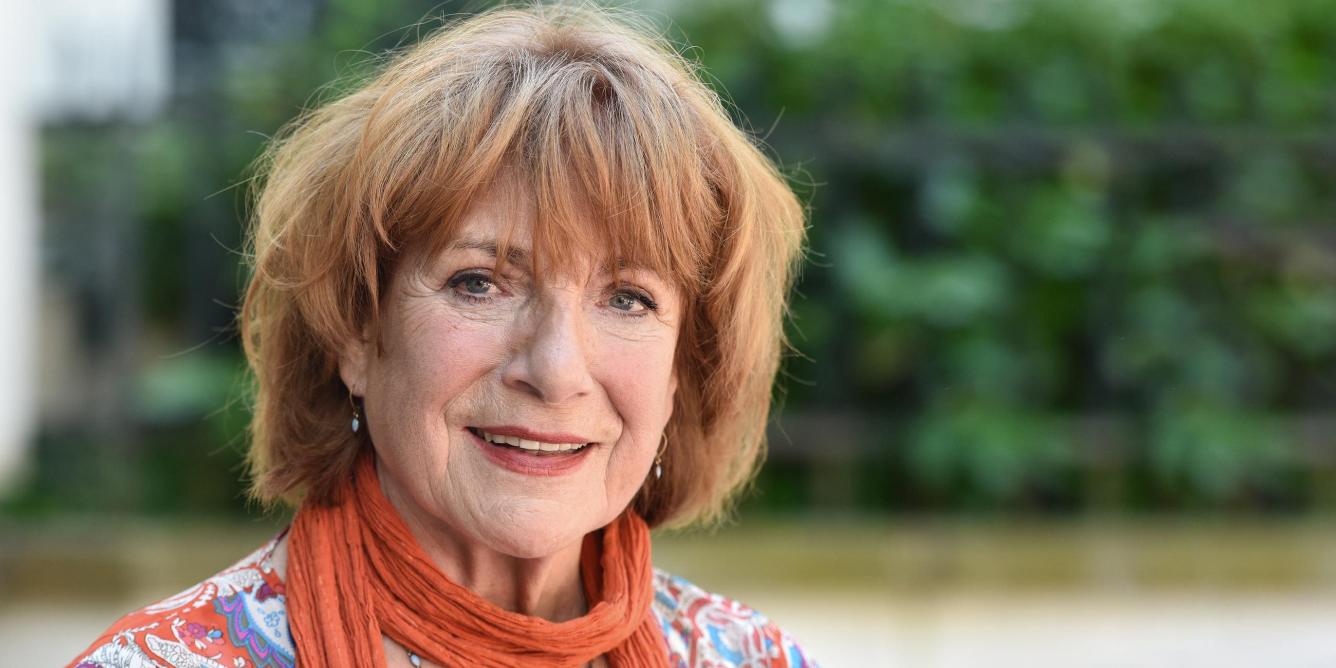 Die Schauspielerin Hannelore Hoger - eine ältere Frau mit kurzen Haaren.