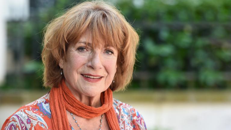 Die Schauspielerin Hannelore Hoger - eine ältere Frau mit kurzen Haaren.