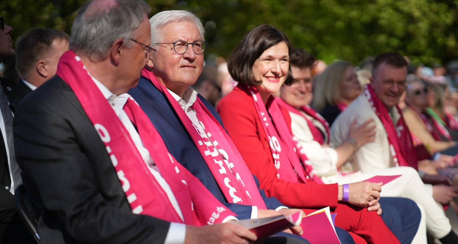  Der niedersaechsische Ministerpraesident Stephan Weil SPD, Bundespraesident Frank-Walter Steinmeier, Kristin Jahn, Generalsekretaerin Deutscher Evangelischer Kirchentag Unter dem Leitwort mutig - stark - beherzt
