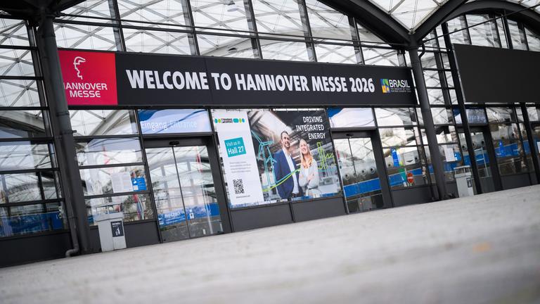 Der Eingang der Hannover-Messe ohne Menschen vor der Eröffnung.