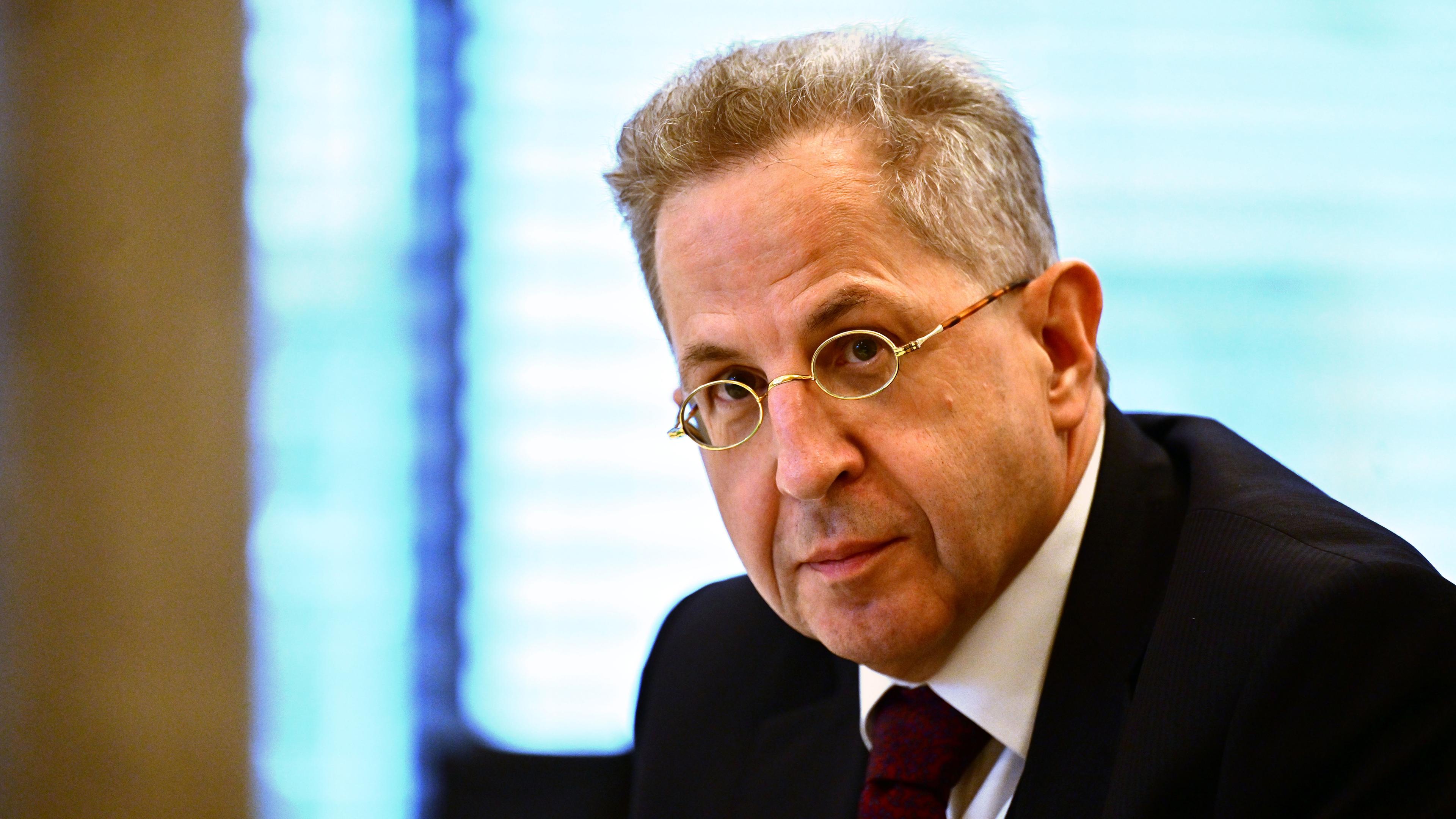 Archiv:  Hans-Georg Maaßen (CDU), ehemaliger Verfassungsschutz-Chef, sitzt als Zeuge im Untersuchungsausschuss im Thüringer Landtag.