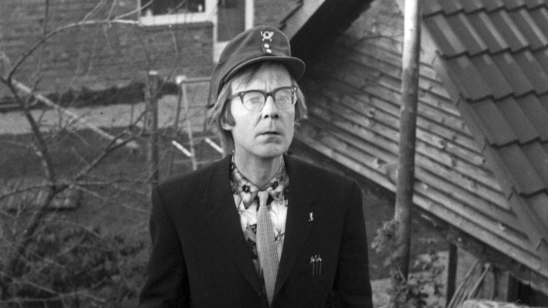 Hans Peter Korff als Postbote in "Neues aus Uhlenbusch"