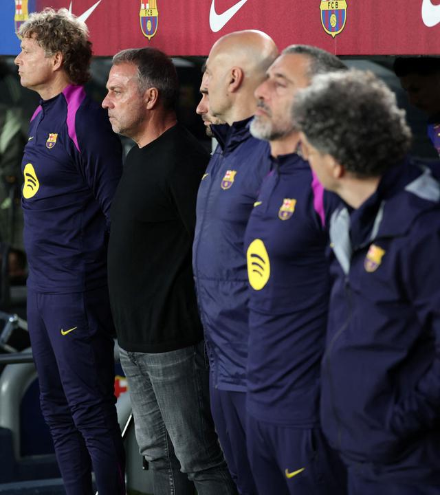Im Camp Nou wird mit einer Schweigeminute an den verstorbenen Vater von Hansi Flick gedacht