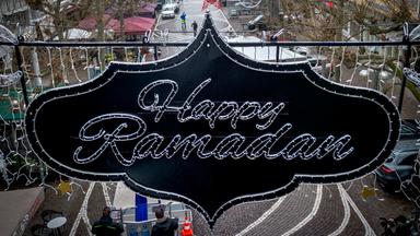 Warum fasten Muslime an Ramadan?