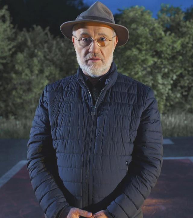 Harald Lesch moderiert Übrigens auf Hubschrauberlandeplatz