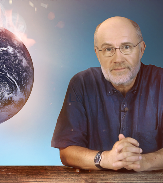 Harald Lesch mit Weltkugel