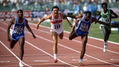 Leichtathletik-WM 1987 in Rom: Edwin Moses (rechts) siegt über 400 m Hürden in 47,46 Sekunden vor Danny Harris (links / 47,48) und Harald Schmid (Mitte / ebenfalls 47,48)