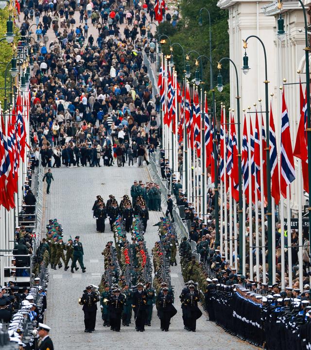 People walk towards Palace Square expecting to see Norway's King Haakon VIII, Queen Mette-Marit, Crown Princess Ingrid Alexandra, Queen Sonja and Prince Sverre Magnus on the Palace Balcony after King Harald V's funeral, in Oslo, Norway, 09 September 2026.