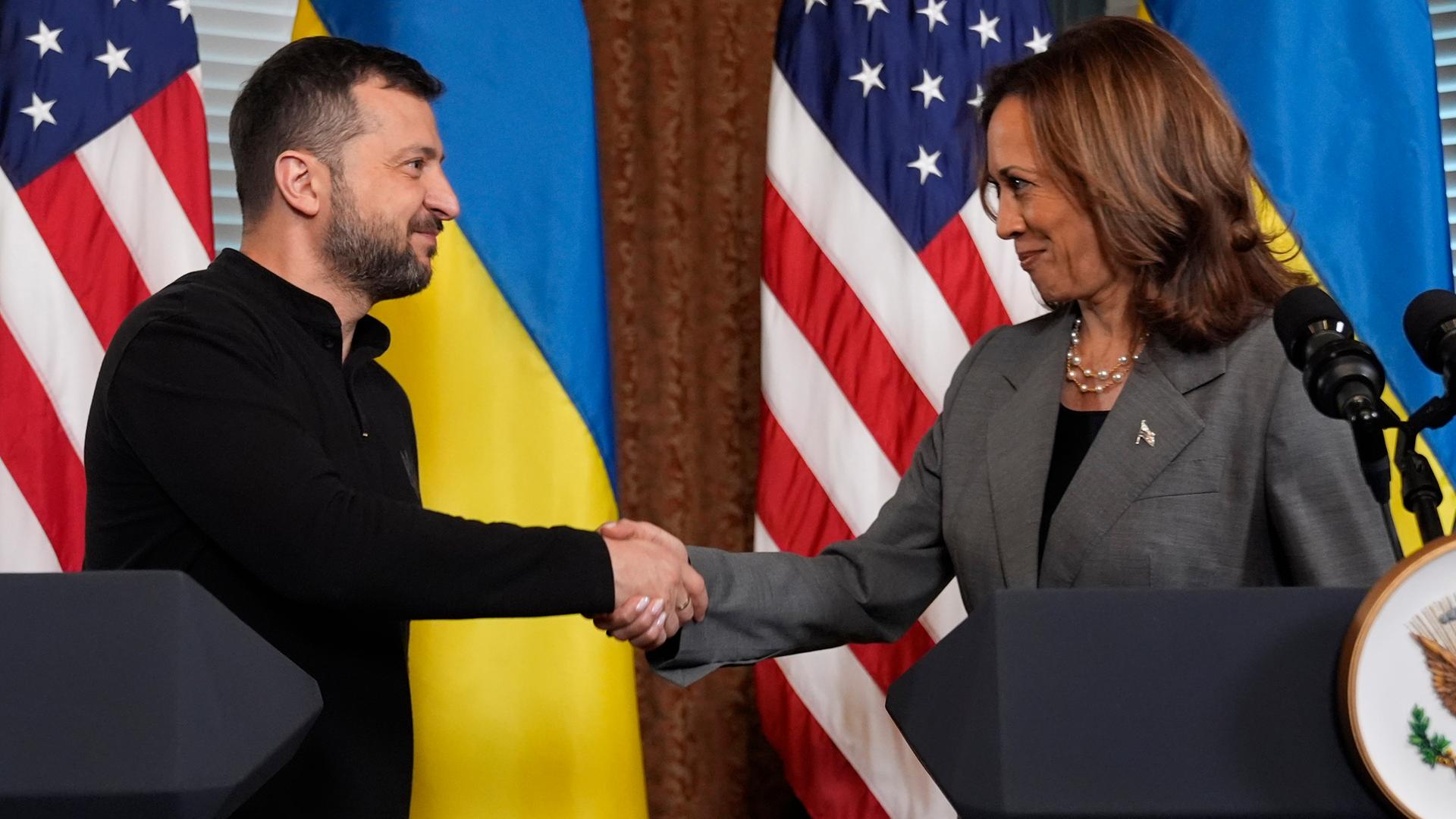 US-Vizepräsidentin Kamala Harris trifft den ukrainischen Präsidenten Wolodymyr Selenskyj im Eisenhower Executive Office Building im Weißen Haus in Washington.