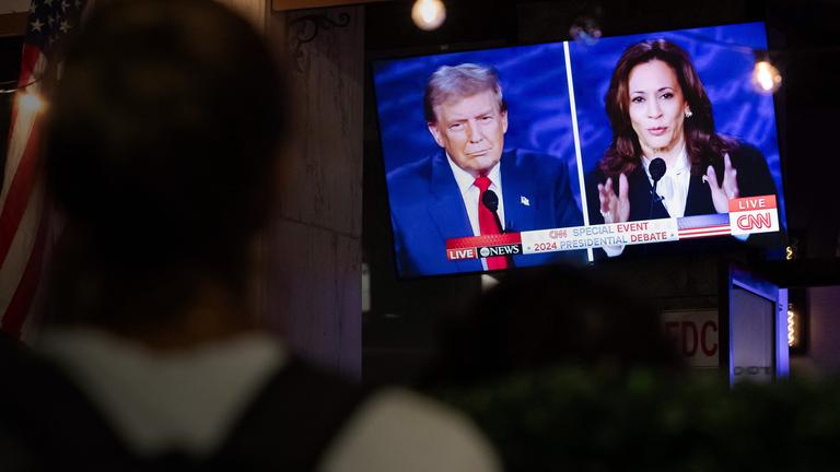 Der ehemalige US-Präsident Donald Trump und US-Vizepräsidentin Kamala Harris bei ihrer ersten TV-Debatte.