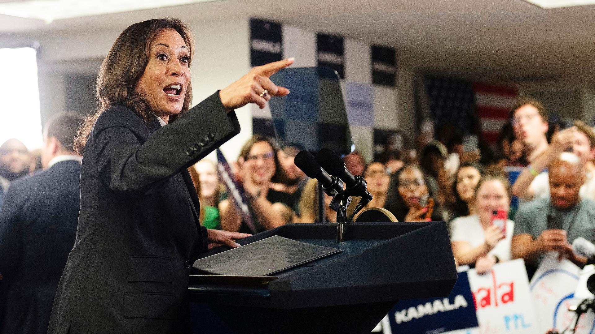 US-Vizepräsidentin Kamala Harris spricht vor Wahkampfhelfern am 22.07.2024  in Wilmington