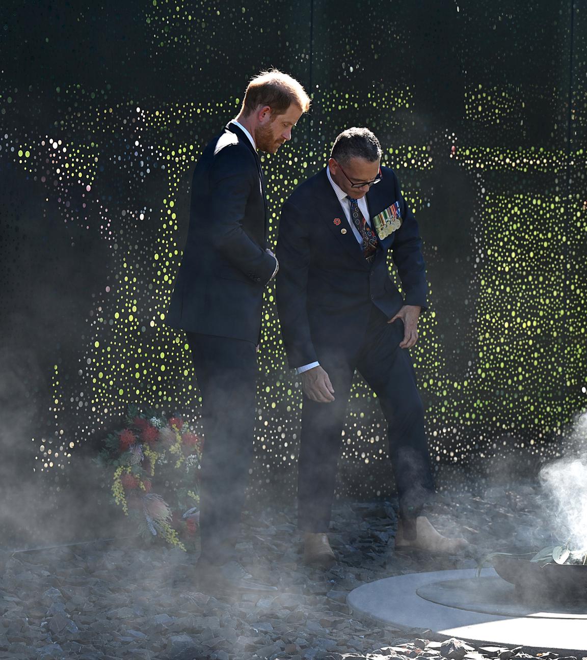 Prinz Harry: Gedenkfeier mit Räucherzeremonie