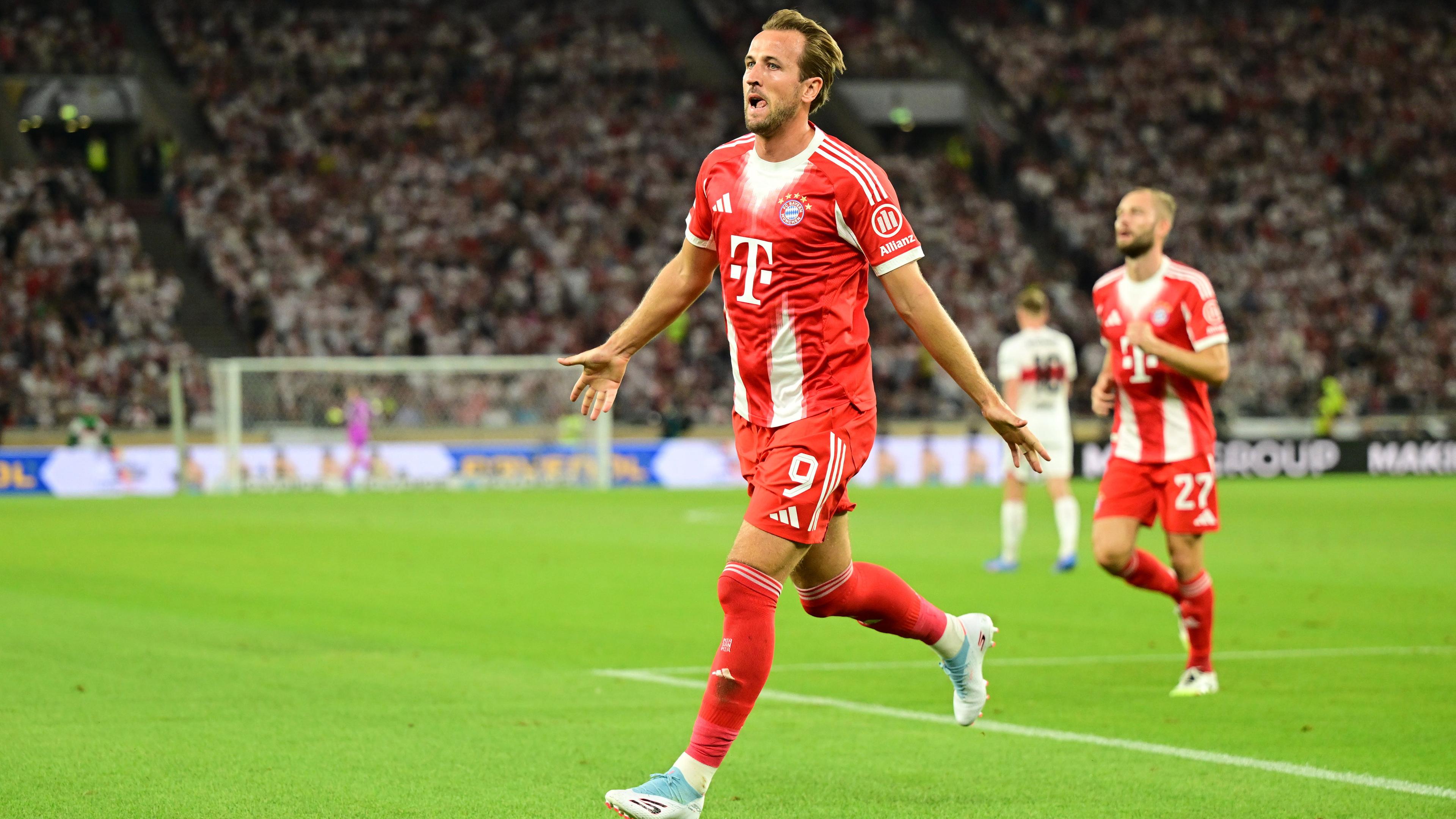 Harry Kane jubelt über das 0:1 für Bayern in Stuttgart.
