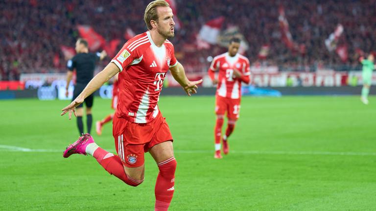 Harry Kane jubelt  im Spiel gegen Borussia Dortmund am 18.10.25 in der Allianz Arena