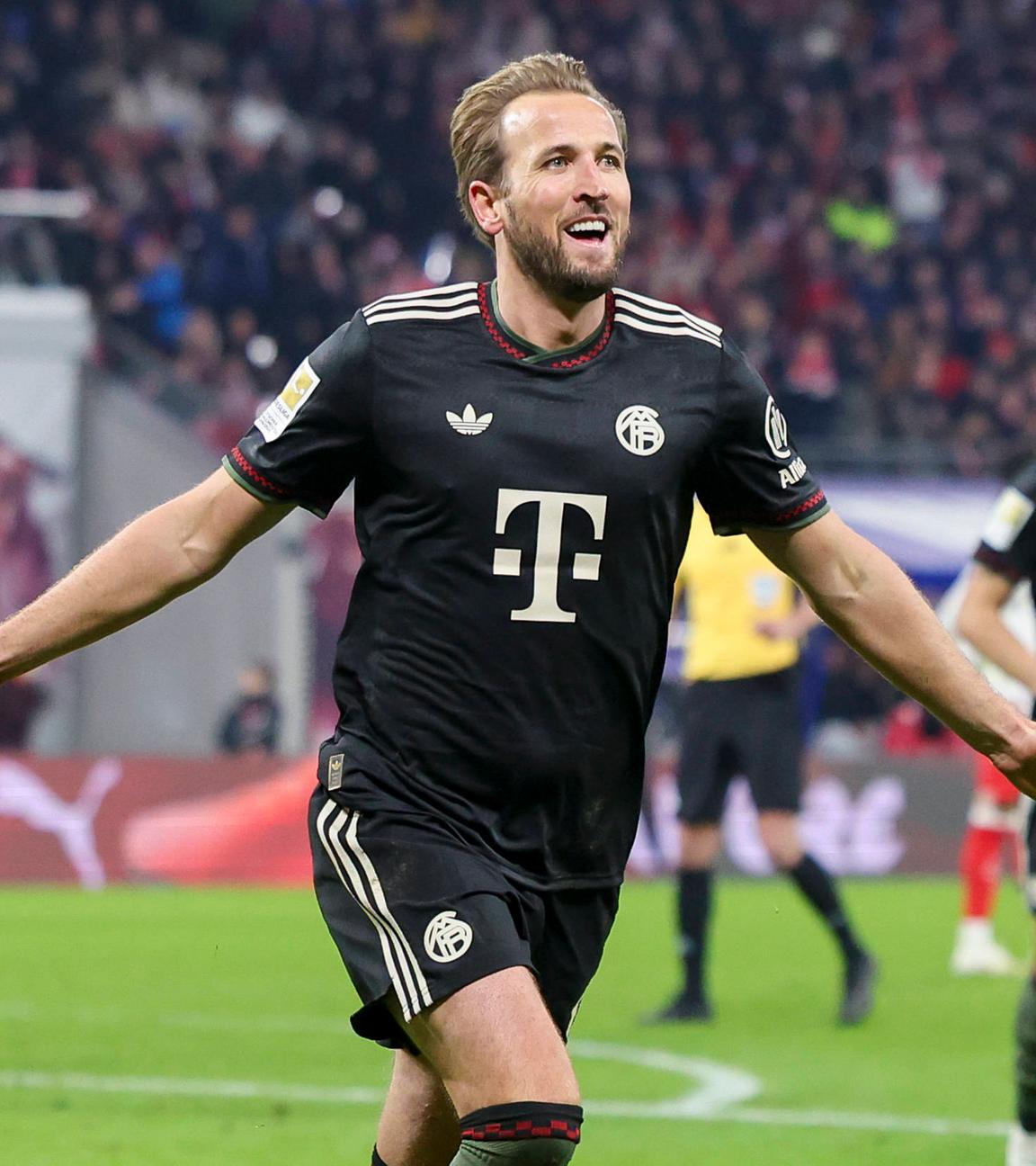 Harry Kane (Bayern München) jubelt. 