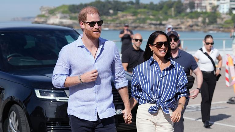 Der Herzog und die Herzogin von Sussex treffen am Bondi Beach freiwillige Ersthelfer des Bondi Surf Bathers’ Life Saving Club am vierten Tag ihrer Australienreise.