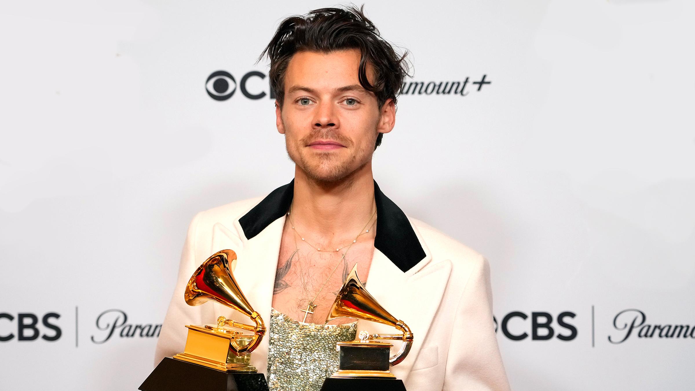 Während der Verkündung des neuen Papstes Leo XIV. haben Fans "As it Was"-Sänger und Grammy-Gewinner Harry Styles, der wohl nur zufällig in Rom war, auf dem Petersplatz entdeckt. (09.05.2025) 
