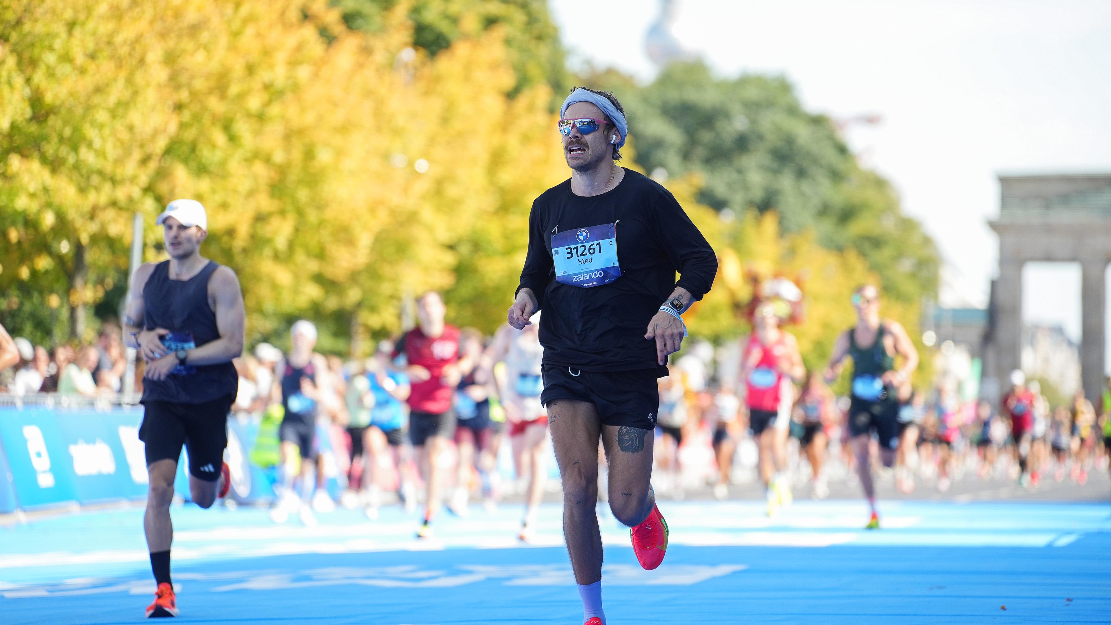 Harry Styles beeindruckt beim Berlin-Marathon