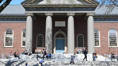 Ein Gebäude der Harvard-Universität in Cambridge, Massachusetts.