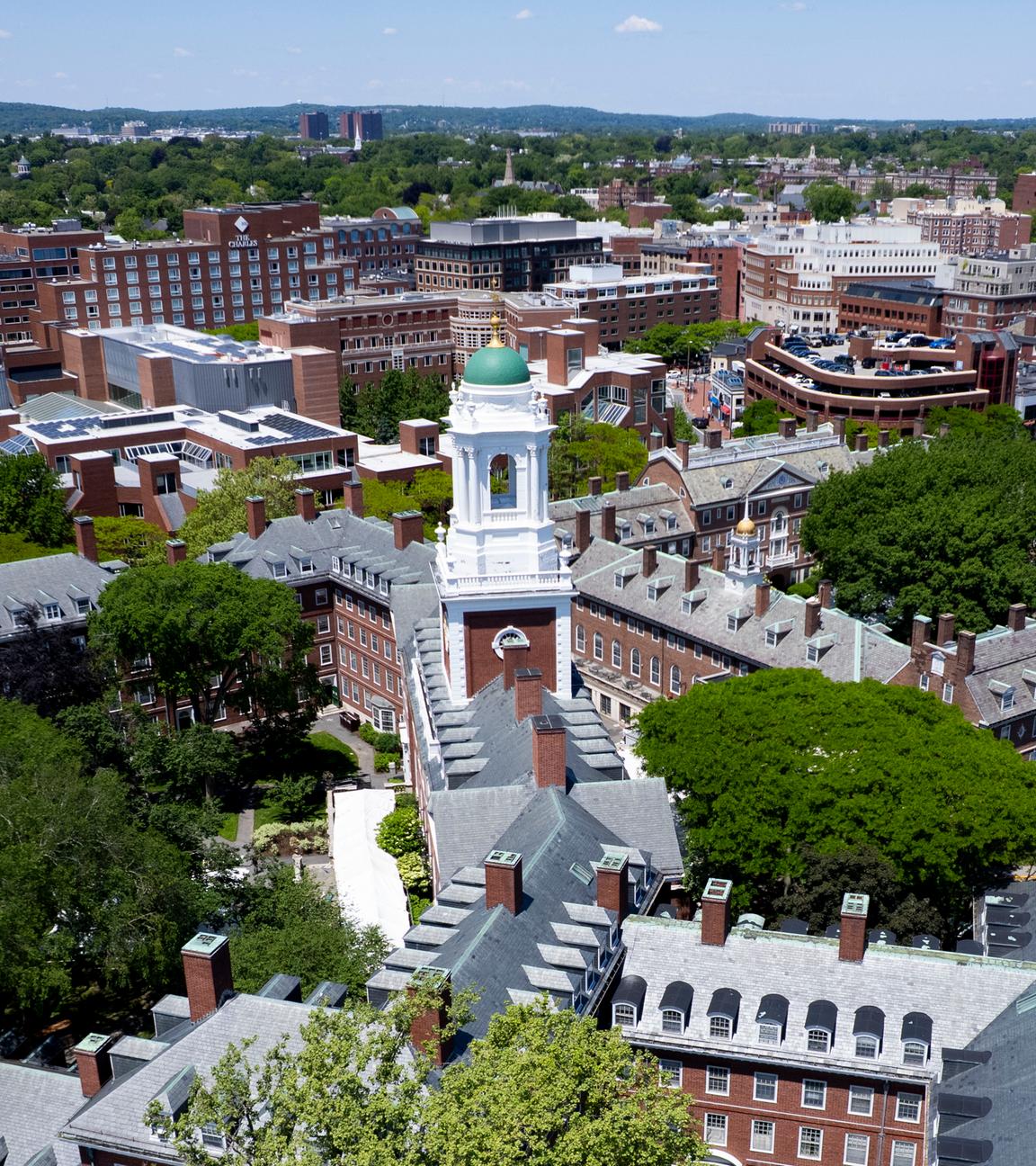 Blick auf den Campus der Harvard-Universität in Cambridge, Massachusetts.