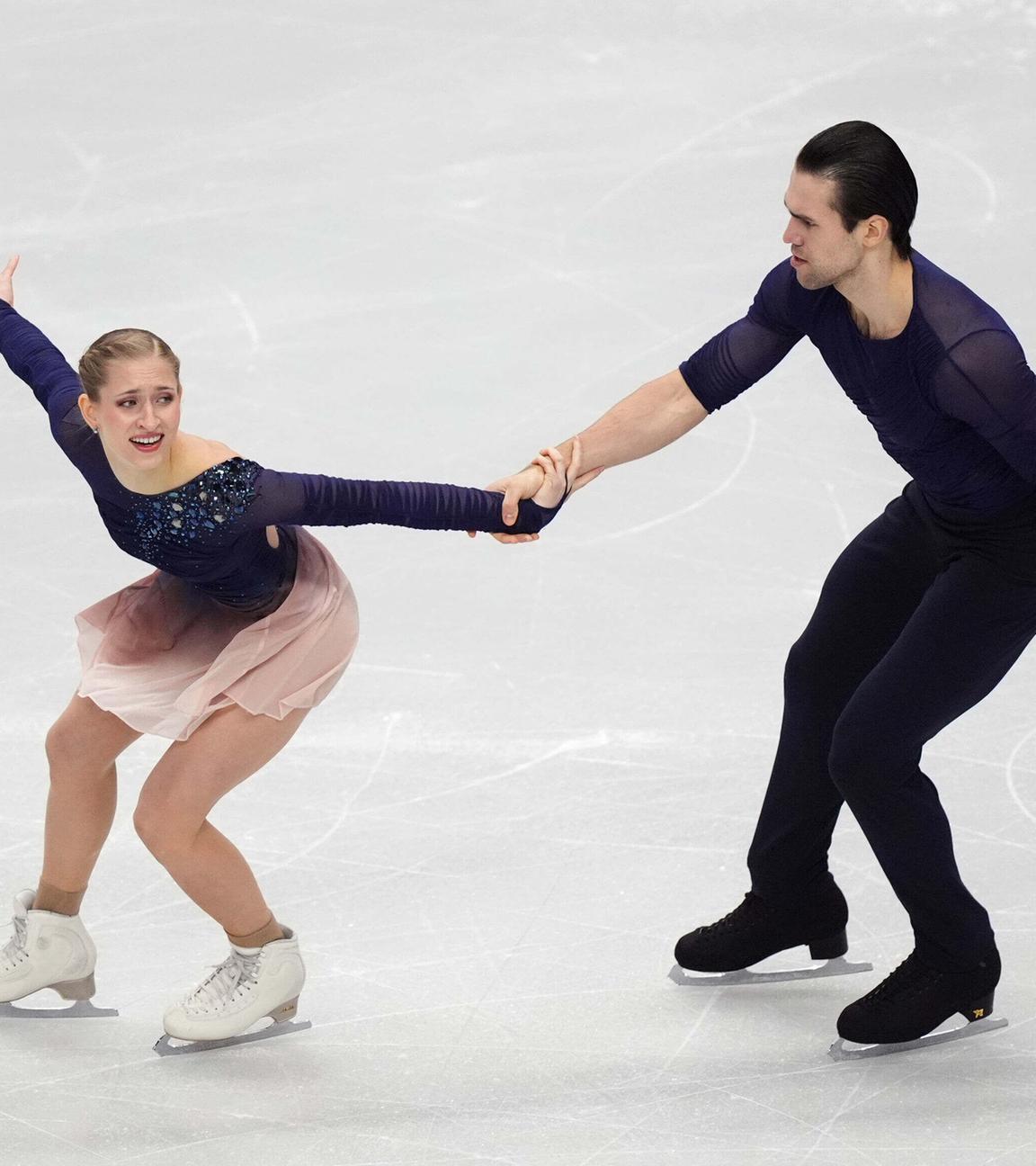 Eiskunstlauf-Paar Minerva Hase und Nikita Volodin bei der EM