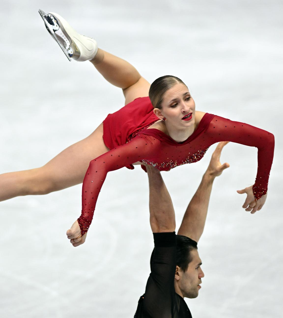 Minerva Fabienne Hase and Nikita Volodin liegen nach dem WM-Kurzprogramm knapp in Führung