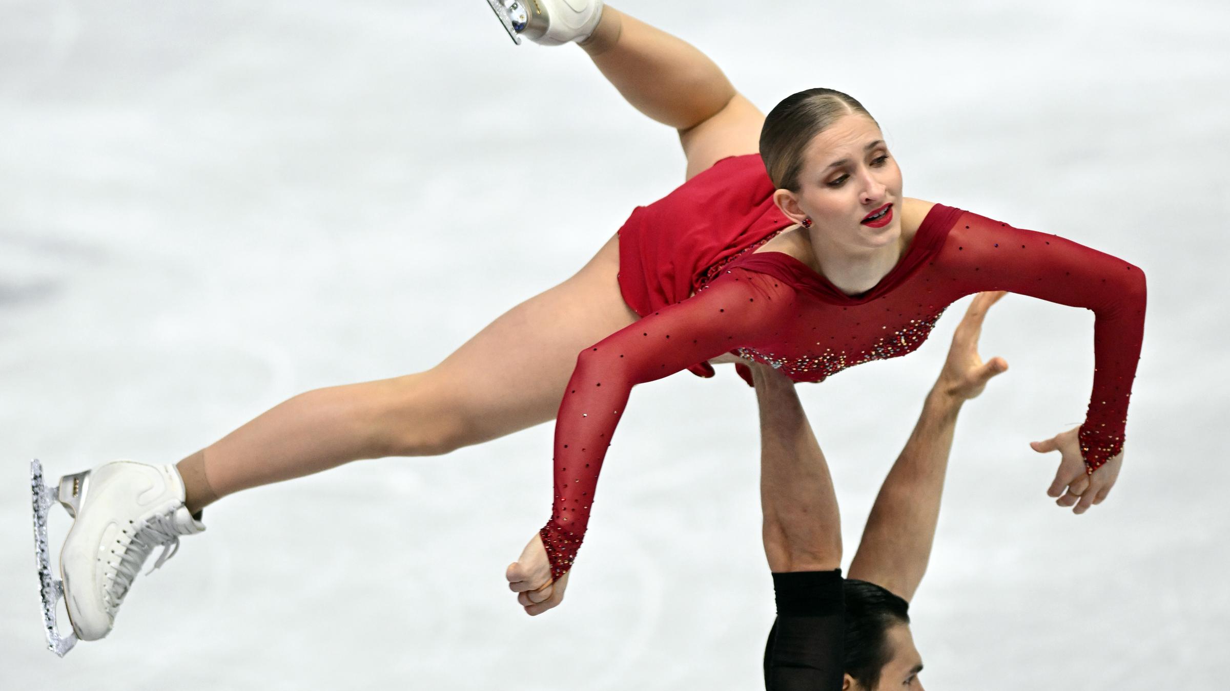 Minerva Fabienne Hase and Nikita Volodin liegen nach dem WM-Kurzprogramm knapp in Führung