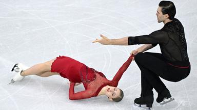 Die deutsche Eiskunstläuferin Minerva Fabienne Hase und der deutsche Eiskunstläufer Nikita Andrejewitsch Wolodin perfomen bei den Olympischen Winterspielen 2026 in Mailand