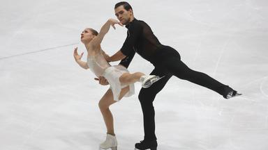 Minerva Hase und Nikita Wolodin auf dem Eis