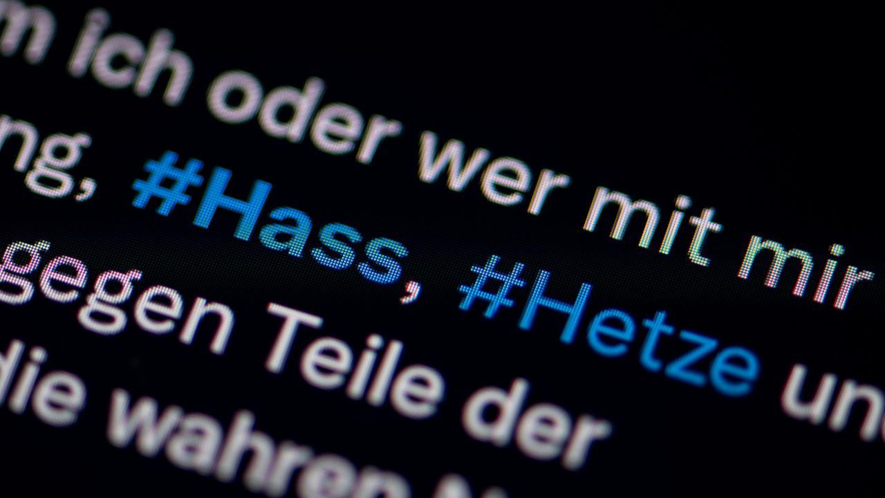 Polizei geht bundesweit gegen Hetze im Internet vor