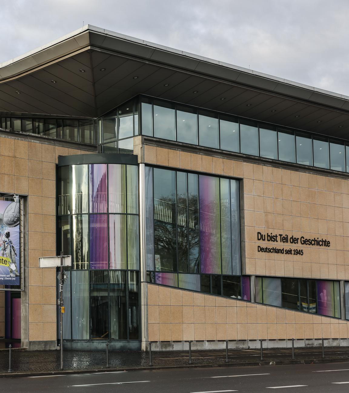 08.12.2025, Nordrhein-Westfalen, Bonn: Das Haus der Geschichte in Bonn. Die neu konzipierte Dauerausstellung im Haus der Geschichte wird eröffnet