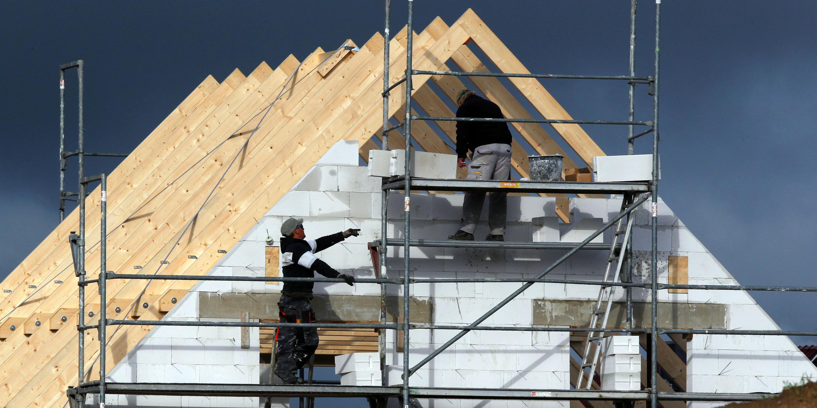 Bauarbeiter bei Hausbau