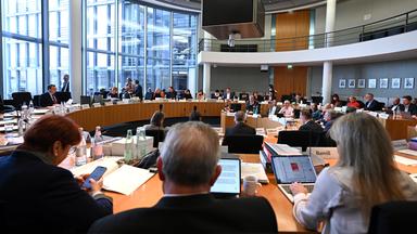 In der sogenannten Bereinigungssitzung nehmen die Fraktionen letzte Änderungen am Etatentwurf vor, bevor er im Bundestag zur Abstimmung steht.