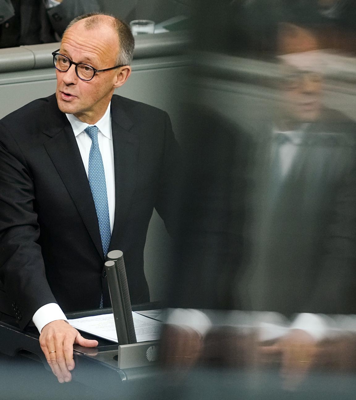 Bundeskanzler Friedrich Merz (CDU) spricht in der Generaldebatte im Bundestag zum Haushalt. 