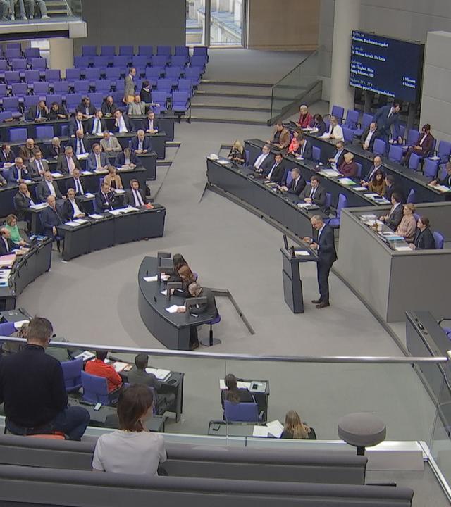 Redner im deutschen Bundestag im Plenum