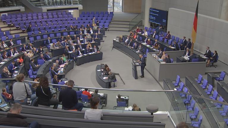 Redner im deutschen Bundestag im Plenum