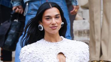 Popstar Dua Lipa bei der Fashion Week in Paris