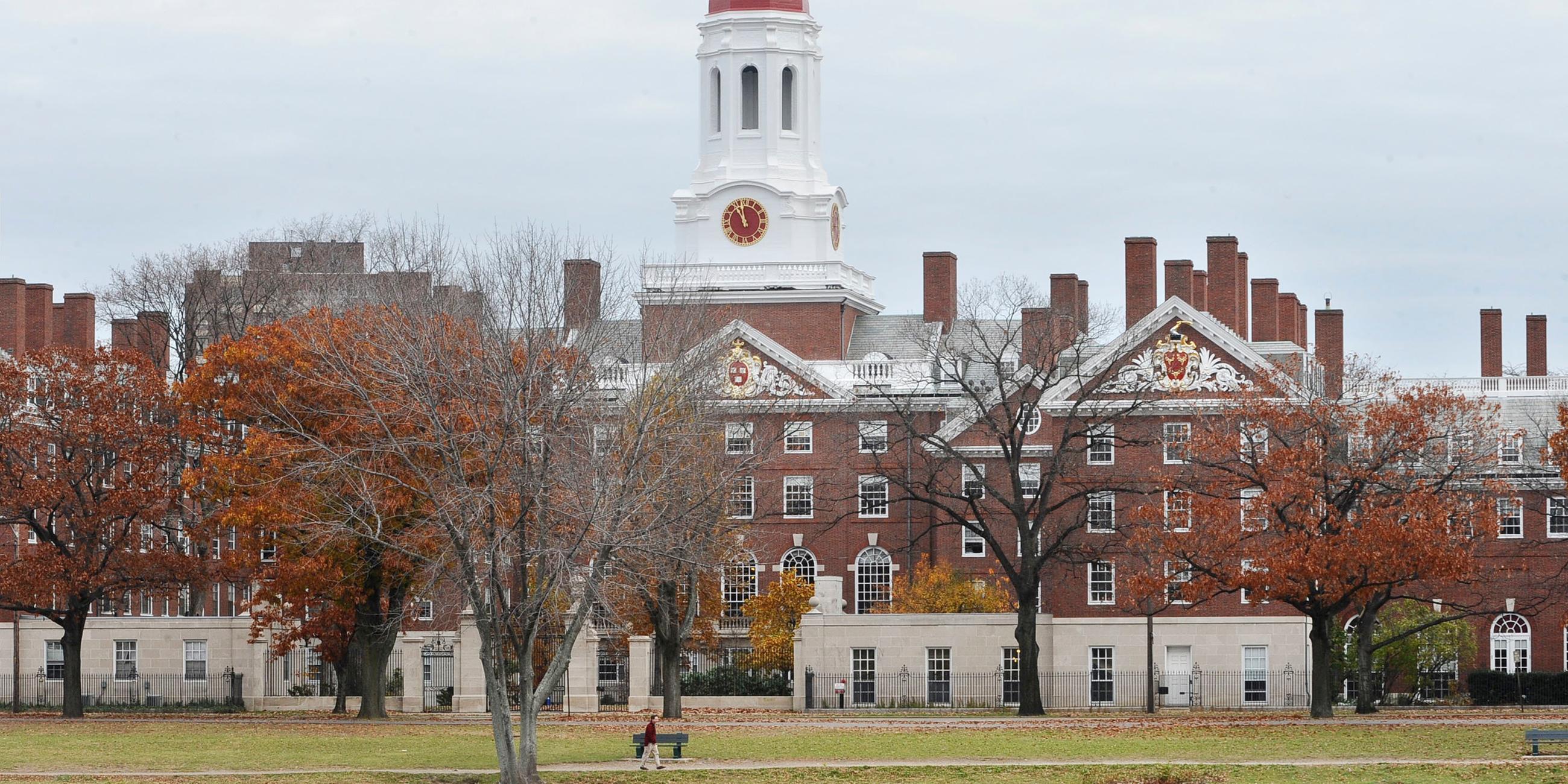 Außenansicht der Harvard University 