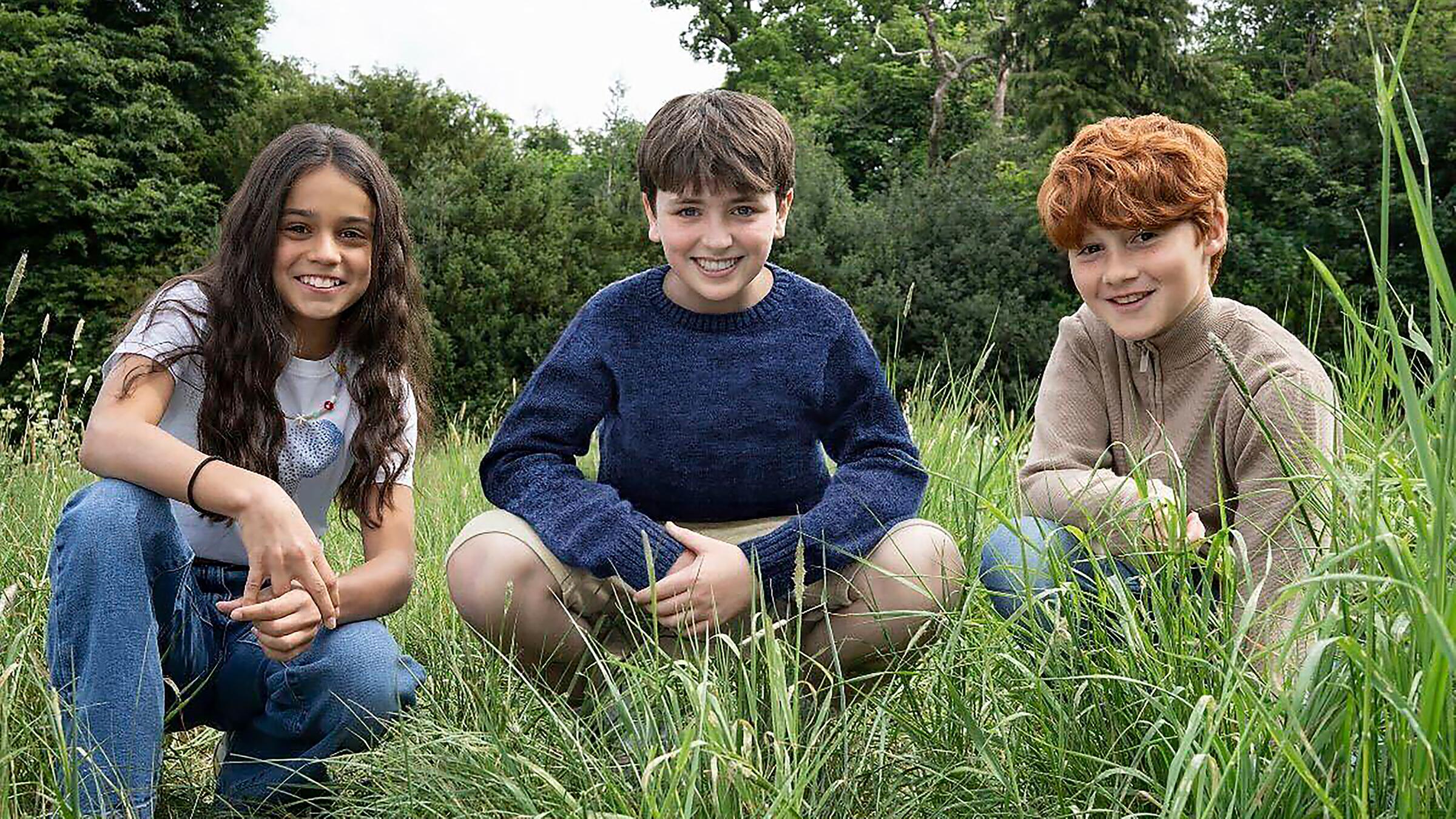 die Schauspieler Arabella Stanton (l-r), Dominic McLaughlin und Alastair Stout, die Hermine Granger, Harry Potter und Ron Weasley in der HBO-Serie "Harry Potter" darstellen werden