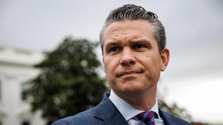 US-Verteidigungsminister Pete Hegseth beim traditionellen Easter Egg Roll auf dem Rasen des Weißen Hauses in Washington.