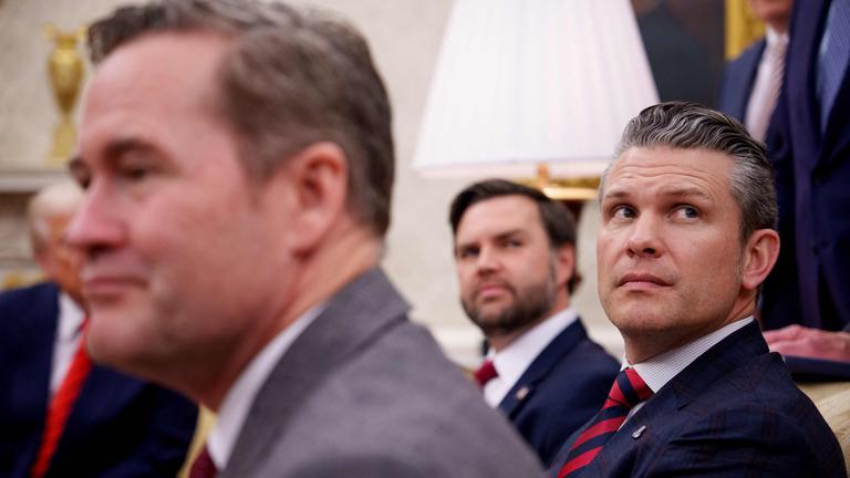 Pete Hegseth and Mike Waltz im Oval Office