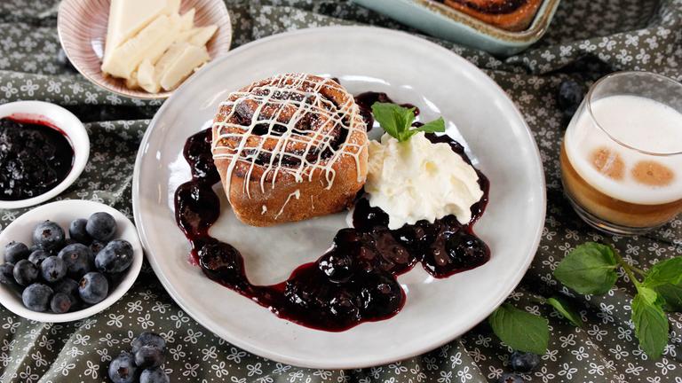 Heidelbeer-Schnecken mit weißer Schokolade