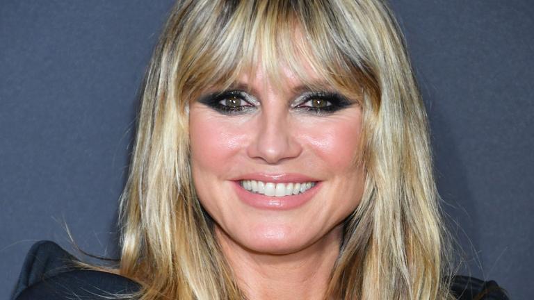 Heidi Klum entdeckt graues Brusthaar