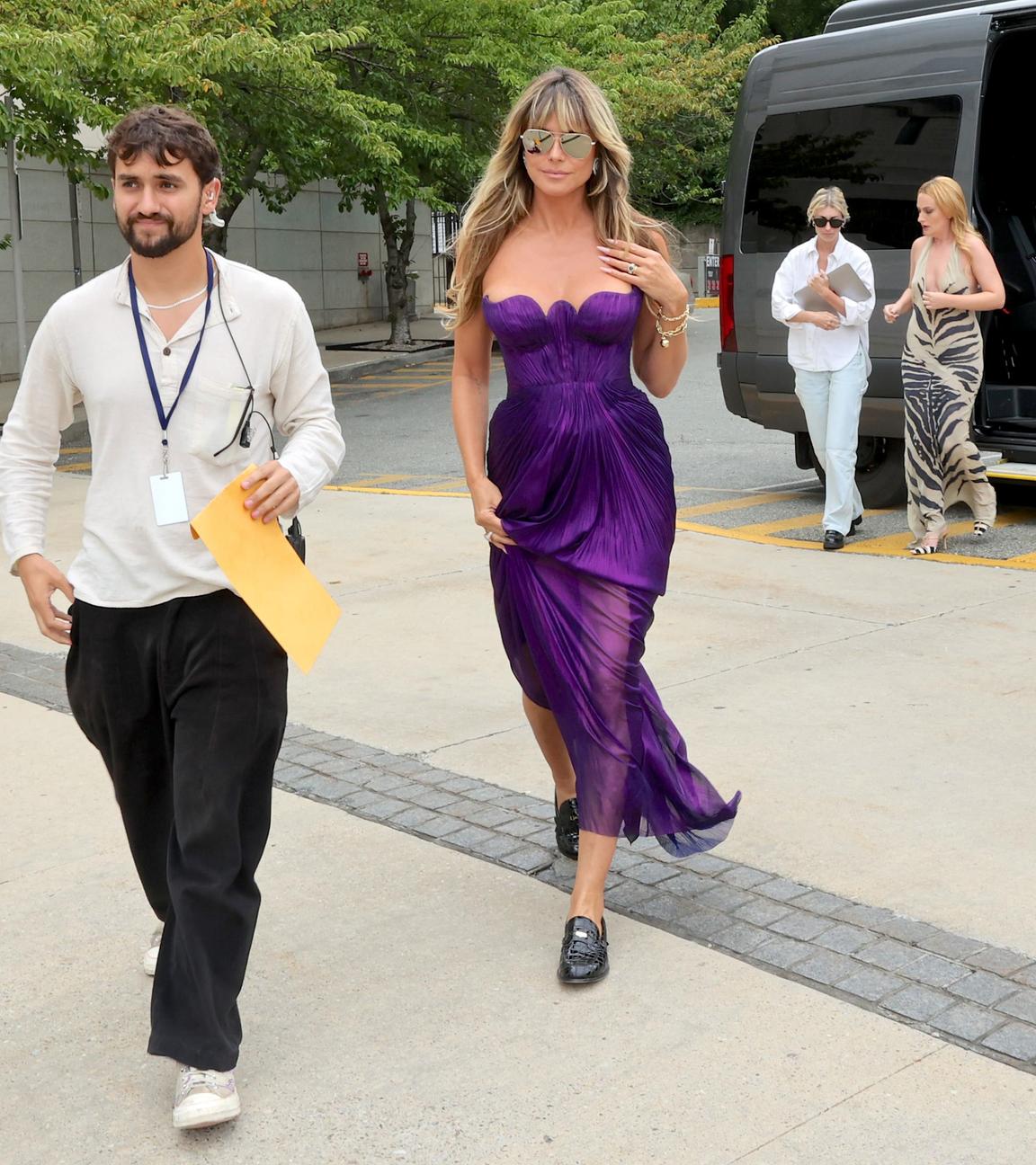 Model Heidi Klum könnte in der Fortsetzung von "Der Teufel trägt Prada“ eine Rolle spielen. Sie wurde am Set in New York gesichtet. (20.08.2025) 