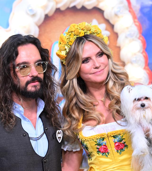 Heidi Klum und Tom Kaulitz feiern in München ihr eigenes Oktoberfest. Auch Hund Fritz ist dabei.