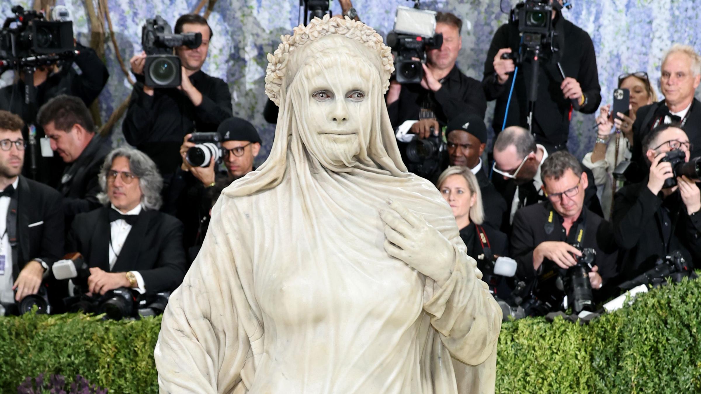 Heidi Klum besucht die Met Gala.