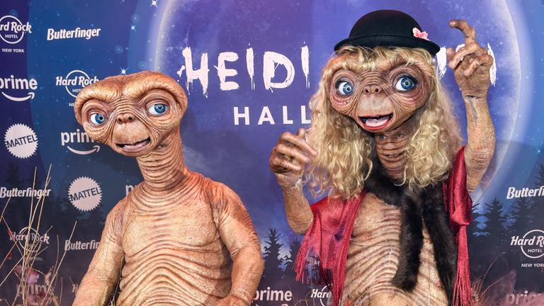 Tom Kaulitz und Heidi Klum ließen sich dieses Jahr als E.T. stylen